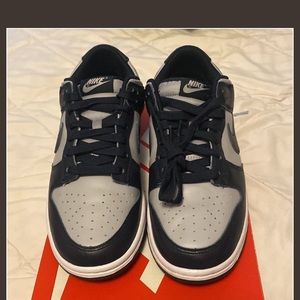 Dunks low “Georgetown” size 8